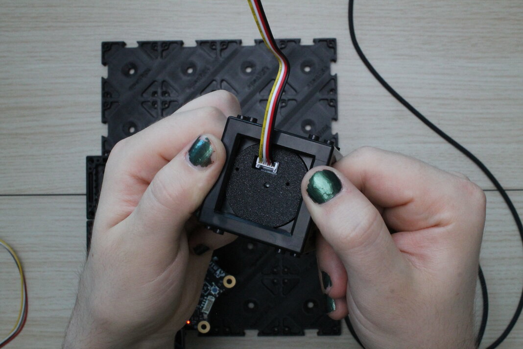 Schließe den Würfel mit einer anderen Würfelhälfte.