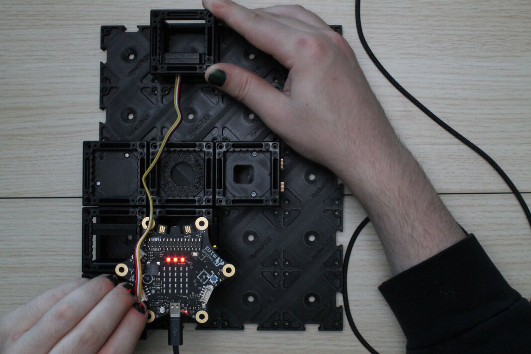 Stecke das Grove-Kabel in den Calliope